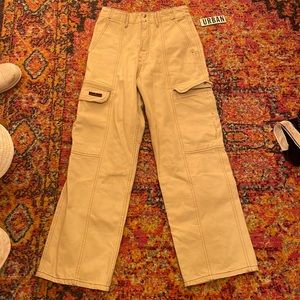 Crème colored cargo pants